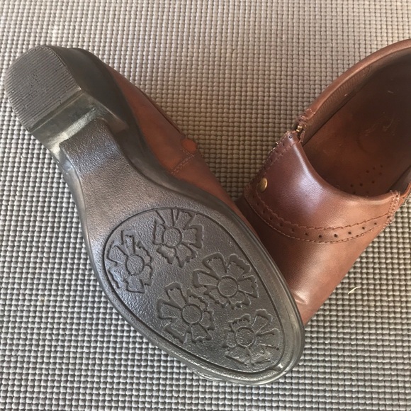 Used 8 1/2 slip on ankle loafers brown - Picture 2 of 5